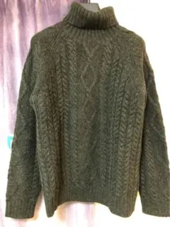ケーブルニット セーター