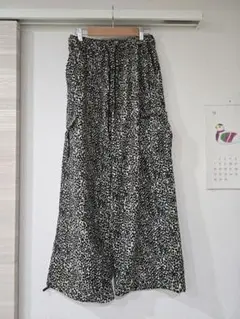 ヒョウ柄ワイドパンツ