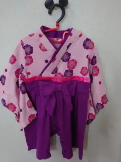 パフツーキッズ　ベビー袴ロンパース(ピンク×紫　花柄)80cm