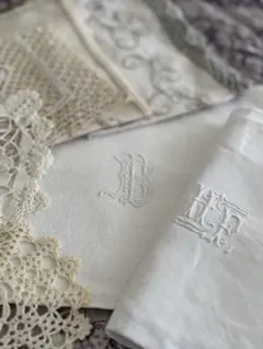 アンティーク レース モノグラム刺繍　ドイリー　ホワイトワーク　サテンステッチ