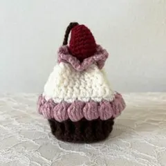 いちごミルクのカップケーキ巾着ポーチ