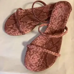 新品　Dhyana. パイソンラインサンダル　ピンク　22.5cm♡