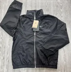 新品タグ付きナイキ 高機能ウィンドブレーカー ブラック ランニング 人気