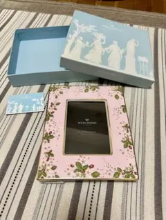 【新品・未使用品】ウェッジウッド WEDGWOOD フォトフレーム 写真立てのサムネイル