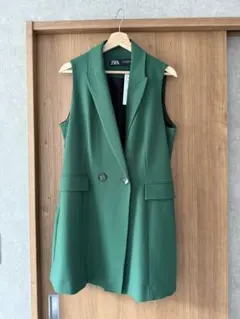 新品 未使用 タグ付きZARA グリーンダブルボタンベスト