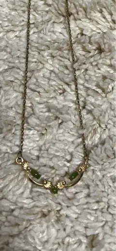 フラワーモチーフ ゴールドネックレス グリーンストーン