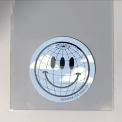 【新品】Glossier グロッシアー ステッカー スマイル スマイリー 地球