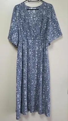 値下げ　総柄フレアスリーブワンピースのサムネイル
