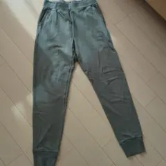 ユニクロ　ウルトラストレッチドライスウェットパンツ　カーキ　Ｓ