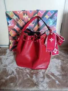 期間限定価格！希少Louis Vuitton プチノエ　レッド　ショルダーバック