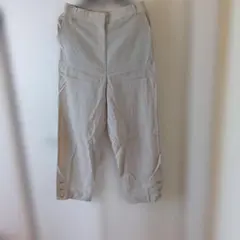 ベージュ カジュアルパンツ ボタン付き　ナチュラルビューティーベーシック