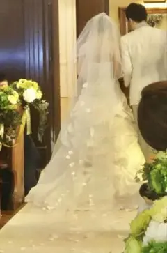 ★1度短時間のみ使用　ウェディングベール コーム付き　ホワイト　ラメ入り