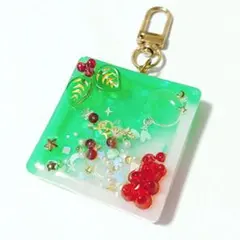 *. 匿名配送.*スクエア型レジンチャーム　　クリスマスモチーフ　ハンドメイド