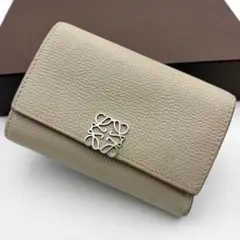 ロエベ トライフォールド ウォレット 財布 三つ折り アナグラム コンパクト