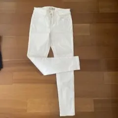 UNIQLO テーパードスキニーパンツ 22インチ　ホワイト