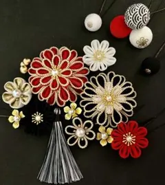 つまみ細工　髪飾り　赤　黒　白　縁取り