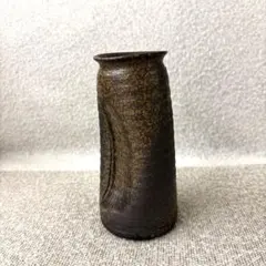 【信楽焼/備前焼】焼き締め くし目 変形筒型花瓶 陶器製 花器 花入れ 和モダンのサムネイル