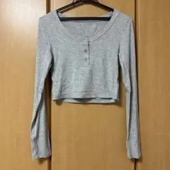 Dazy グレー 長袖 クロップド丈　ニット　リブ　ハーフボタン