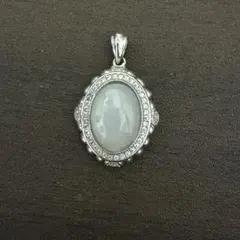 本翡翠ペンダント　薄いラベンダー　ヨーロッパ風　おしゃれ　上品