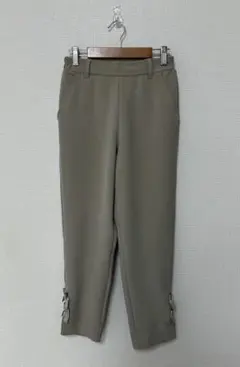 ＆LOVEリボン付きベージュパンツ