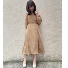 マジェスティックレゴン　シャーリングミニフラワーワンピース