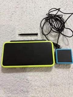 充電器付き！New ニンテンドー 2DS LL ブラック×ライム