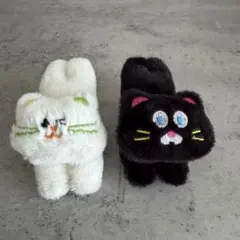 《新品・未使用》ぬいぐるみ猫ブローチ 黒猫 白猫 ブローチ 白ねこ 黒ねこcat