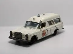 Matchbox No.3 Mercedes Benz Binz 救急車のサムネイル