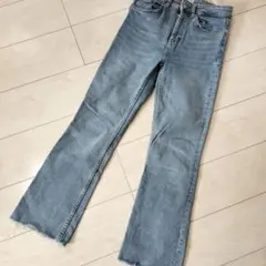 ZARA ザラ カットオフ フレアデニム パンツ ライトブルーのサムネイル