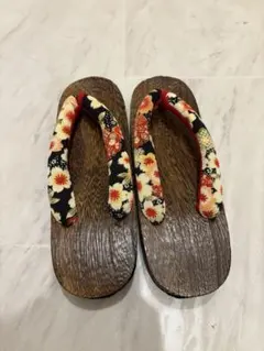 花柄鼻緒の下駄