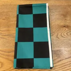 はぎれ生地　鬼滅の刃　竈門炭治郎　緑と黒の市松模様　縦52cm×116cm