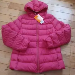 【新品】ユニクロ　ライトウォームパデットパーカ　140