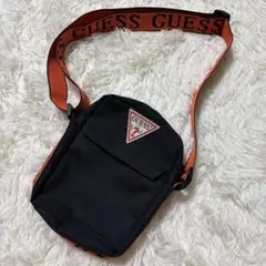 GUESS ショルダーバッグ ブラック オレンジ ロゴストラップ