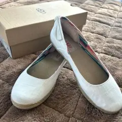 UGG アグ　フラットシューズ　未使用　24㎝　エスパドリーユ　ホワイトのサムネイル
