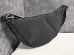 美品 UNIQLO ラウンドミニショルダーバッグ ブラック