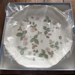 Wedgwood Wild Strawberry 皿 26cm