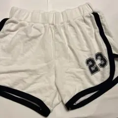 「23」ロゴ入り ホワイト×ブラック ショートパンツ
