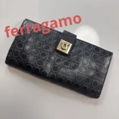 お値下げセール‼️Ferragamo ブラックレザー 長財布のサムネイル