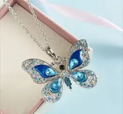 蝶の形 ネックレス 青色