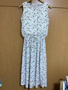 ★美品・USED・匿名配送・フリーサイズ★VISロングワンピース【小花柄】