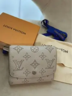 マヒナ　イリス・コンパクト　ブリューム×ローズマドモアゼル マヒナ イリス・コンパクト ブリューム×ローズマドモアゼル - メルカリ