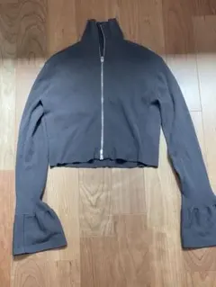 美品　エミ　 グレー ハイネック カーディガンのサムネイル