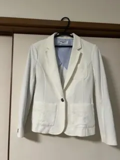 ナチュラルビューティーベーシック　オフホワイト　テーラードジャケット　カジュアル