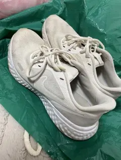 NIKE ホワイト メッシュ ランニングシューズ