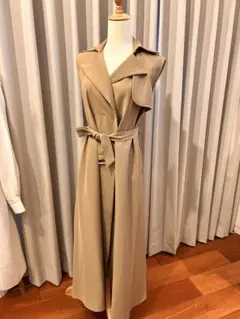 ベージュ　トレンチワンピ　anuans