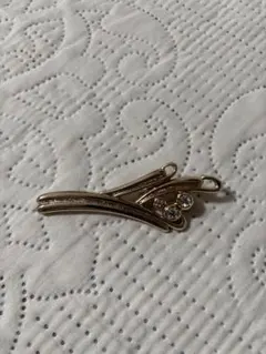 金色の流線型ブローチ　昭和レトロ　アンティーク調　レトロ風