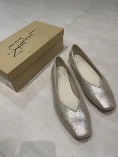 LE TALON シルバー フラットシューズ