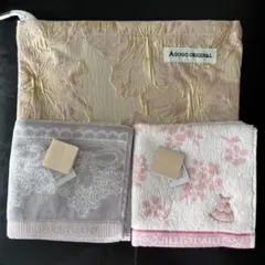 新品未使用‼︎ジルスチュアートタオルハンカチ２枚とポーチ