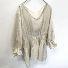 シャツブラウス　シアー素材　ベージュ　夏　軽いのサムネイル