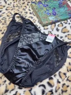 サテンショーツ